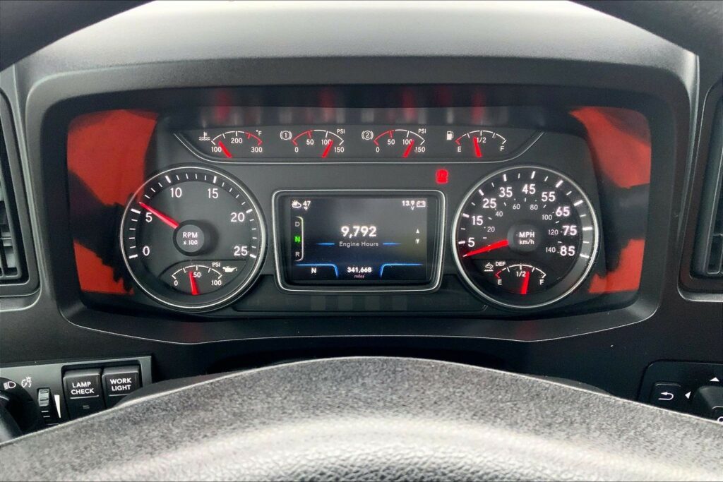 2022 CUM LT625 6×4 Sleeper