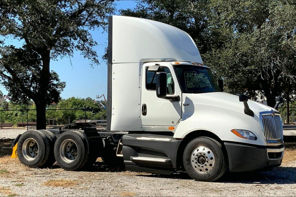2021 CUM LT625 6×4 Day Cab