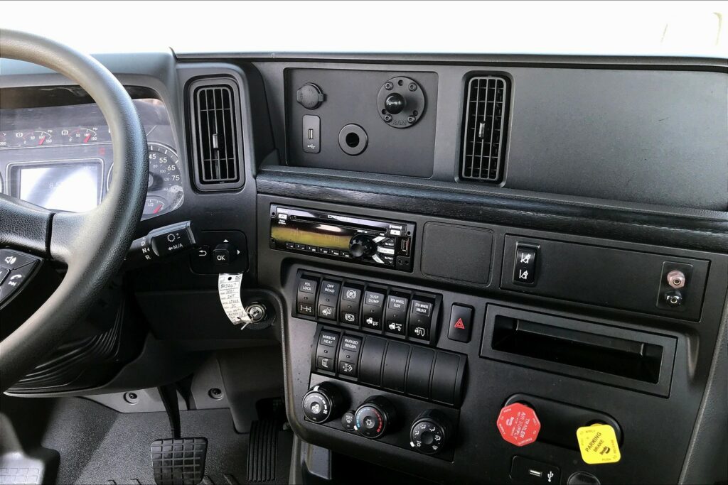 2021 CUM LT625 6×4 Day Cab