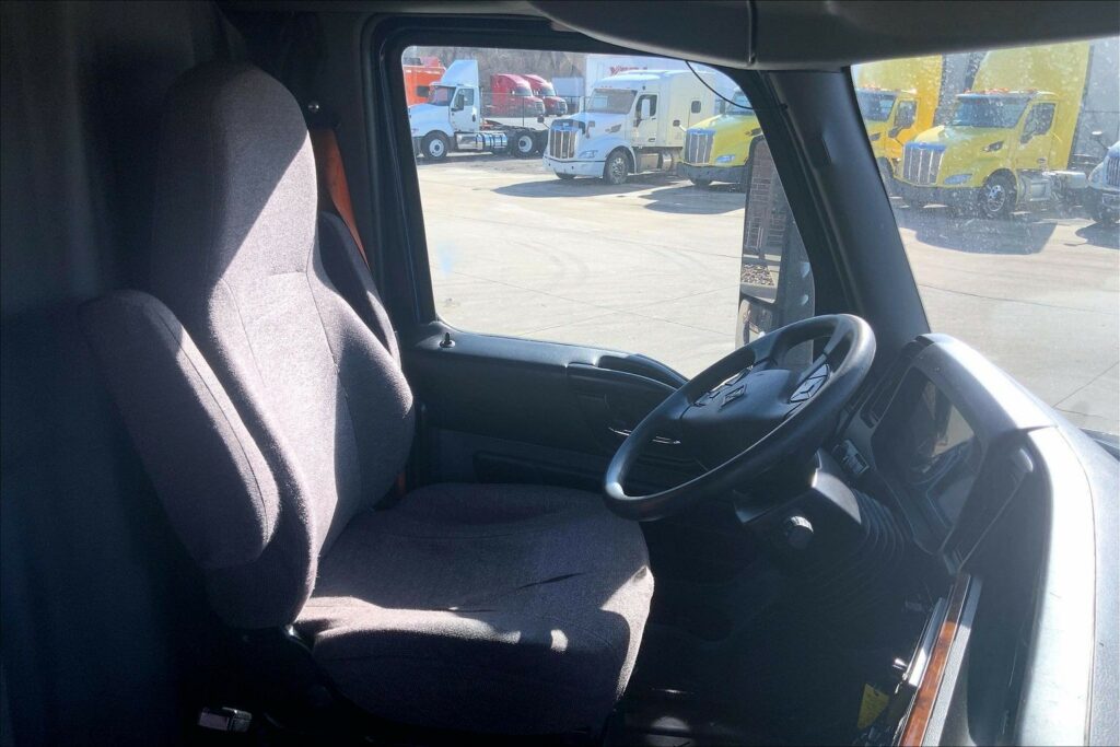 2022 CUM LT625 6×4 Sleeper