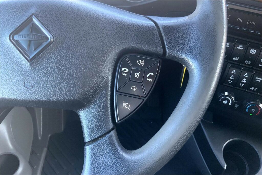 2022 CUM LT625 6×4 Sleeper