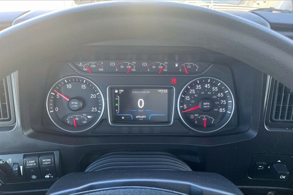 2022 CUM LT625 6×4 Sleeper