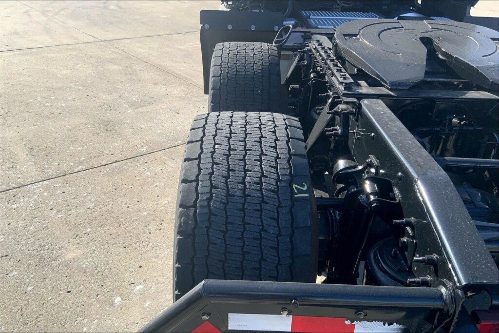 2022 CUM LT625 6×4 Sleeper