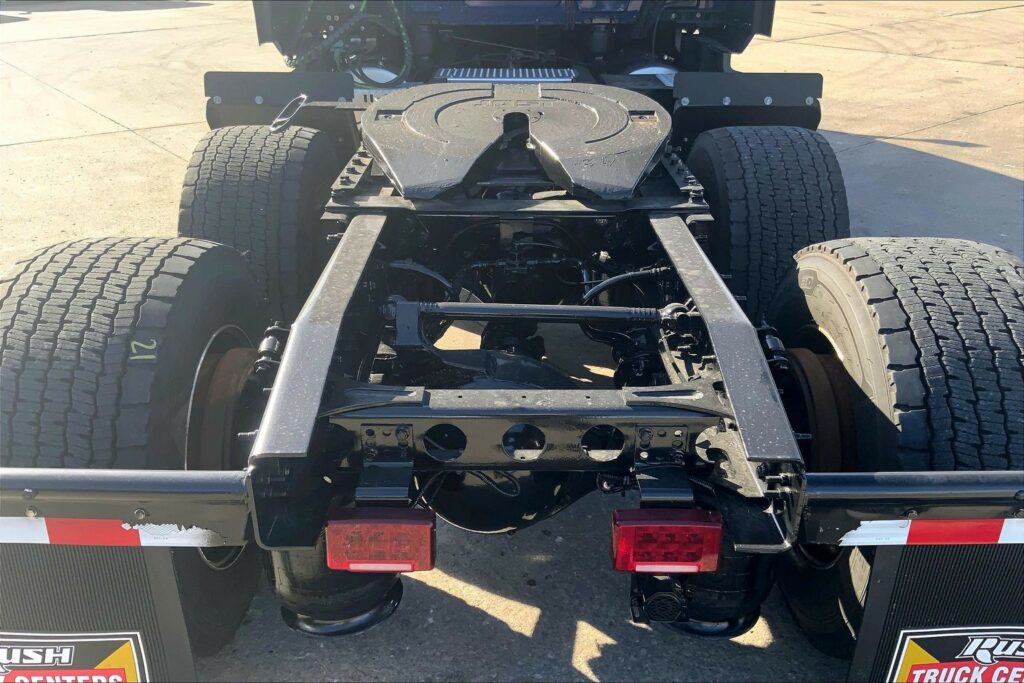 2022 CUM LT625 6×4 Sleeper