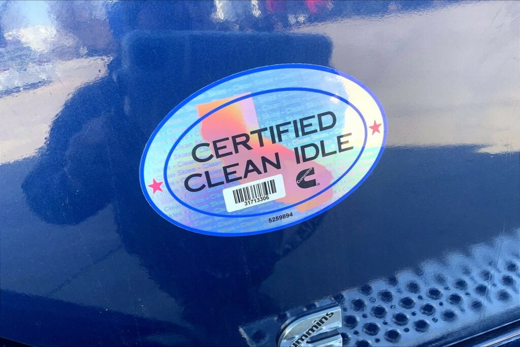 2022 CUM LT625 6×4 Sleeper