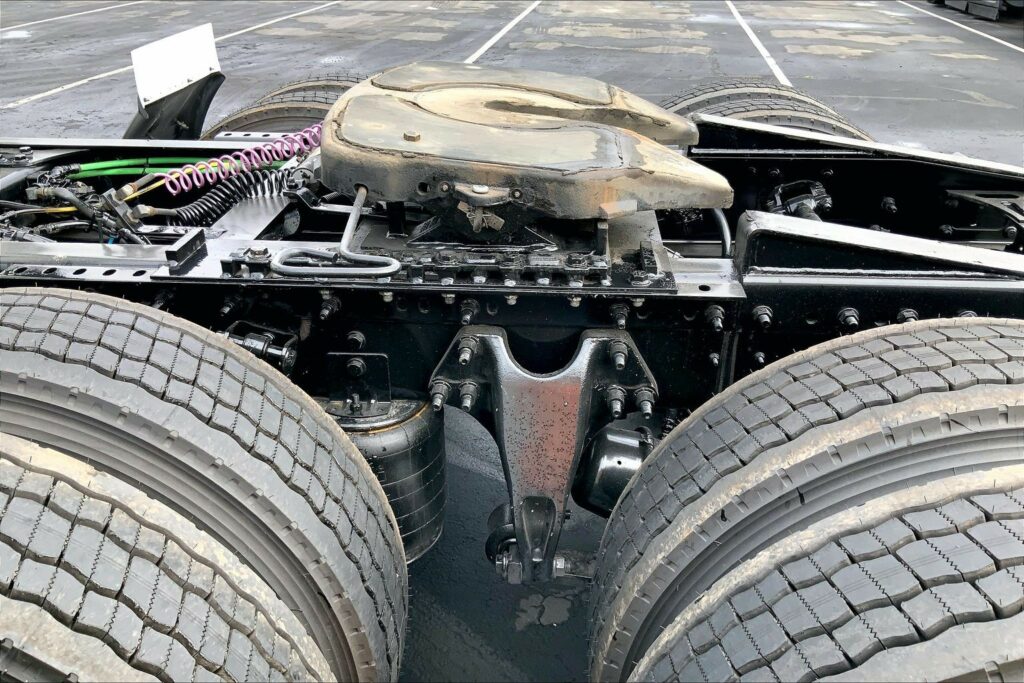 2023 CUM LT625 6X4 Sleeper