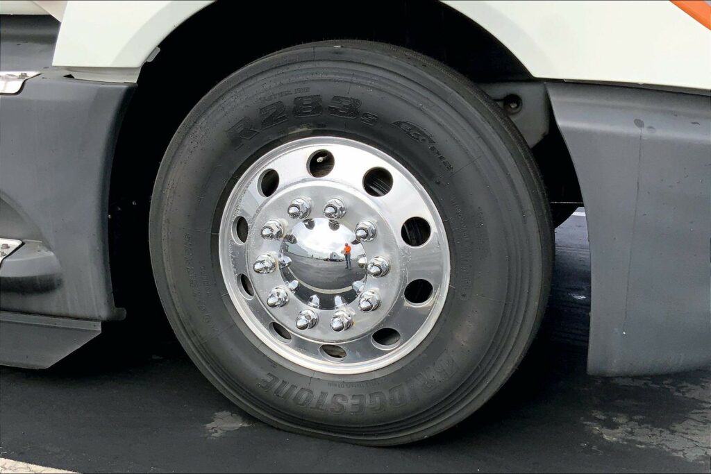 2023 CUM LT625 6X4 Sleeper