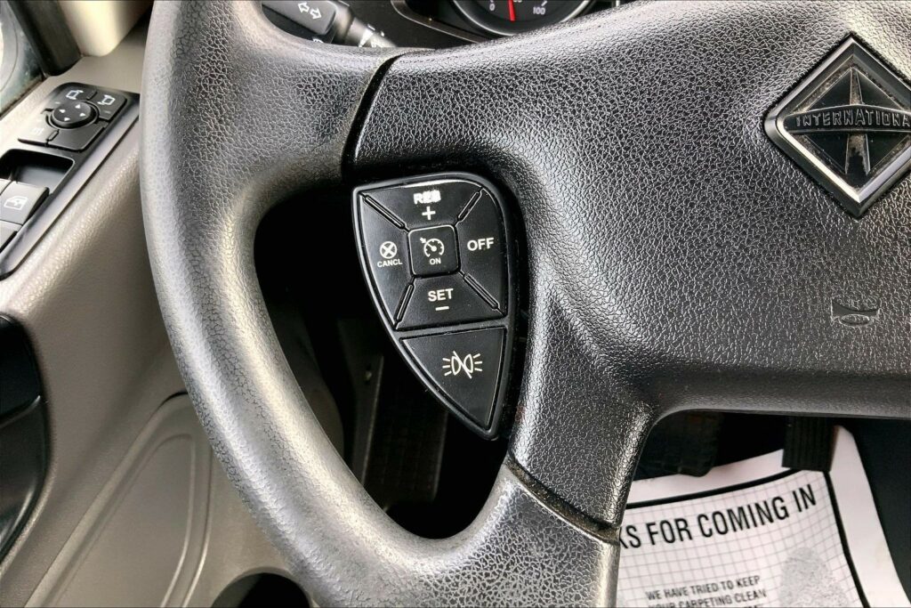 2023 CUM LT625 6X4 Sleeper