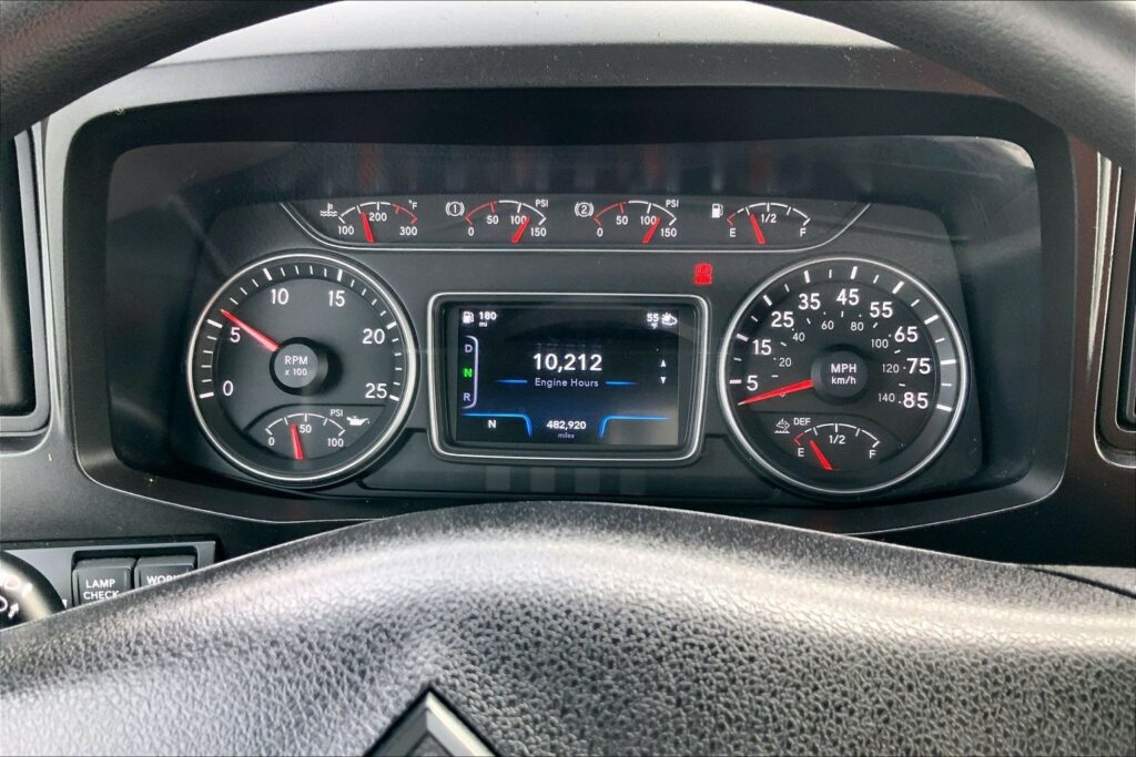 2023 CUM LT625 6X4 Sleeper