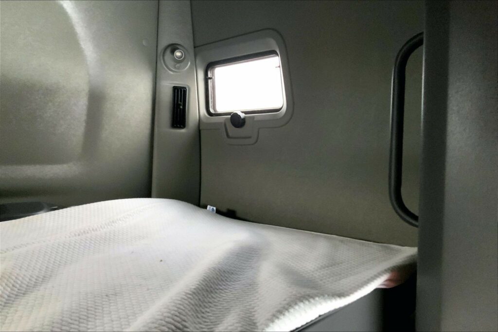 2023 CUM LT625 6X4 Sleeper