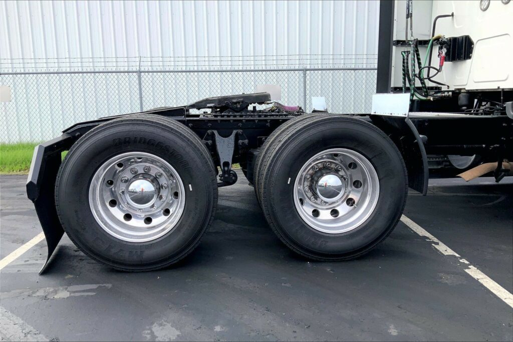 2023 CUM LT625 6X4 Sleeper