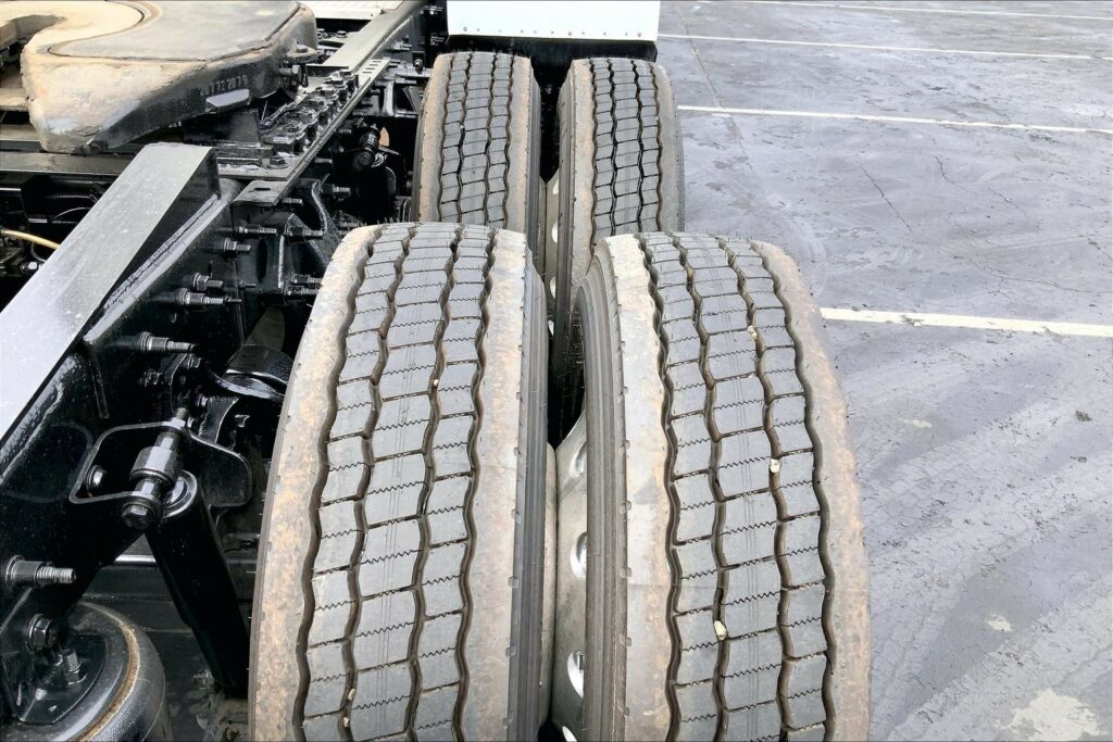 2023 CUM LT625 6X4 Sleeper