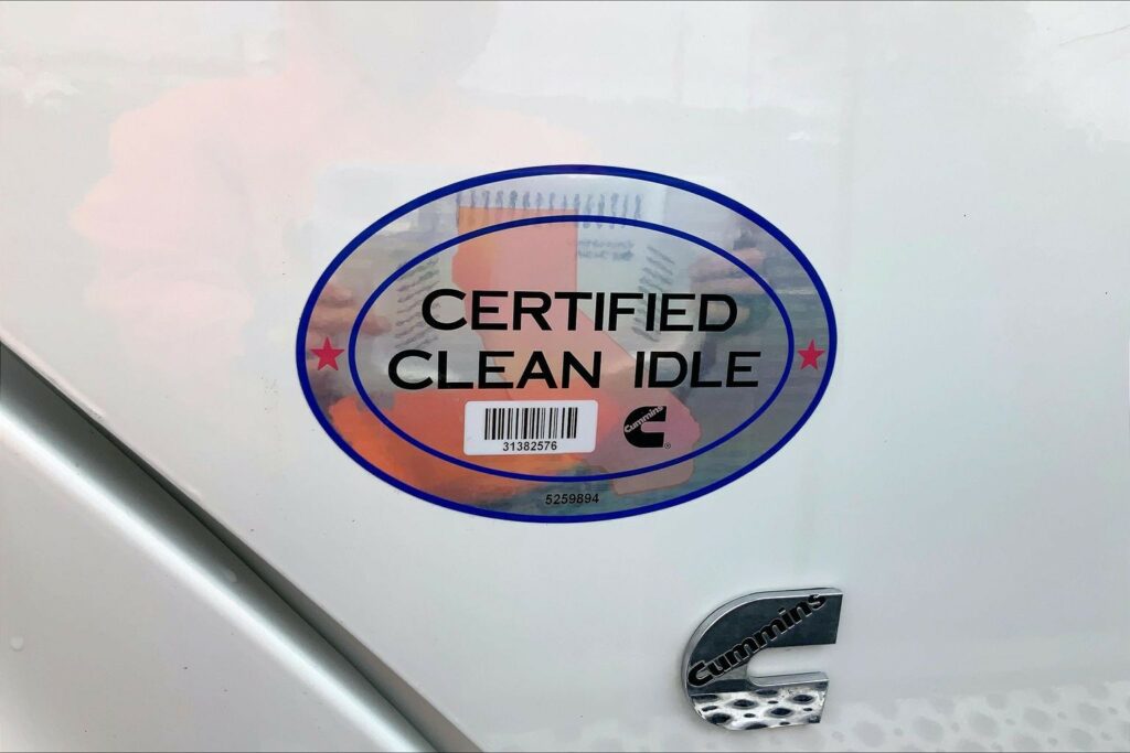 2023 CUM LT625 6X4 Sleeper