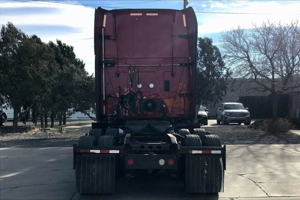 2022 CUM LT625 6×4 Sleeper