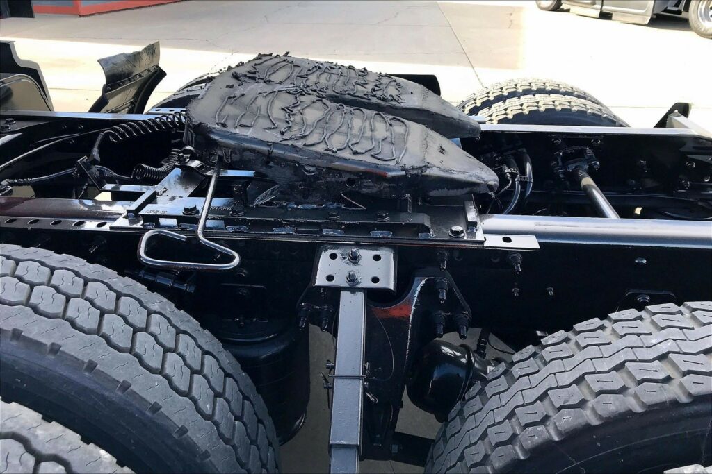 2022 CUM LT625 6×4 Sleeper