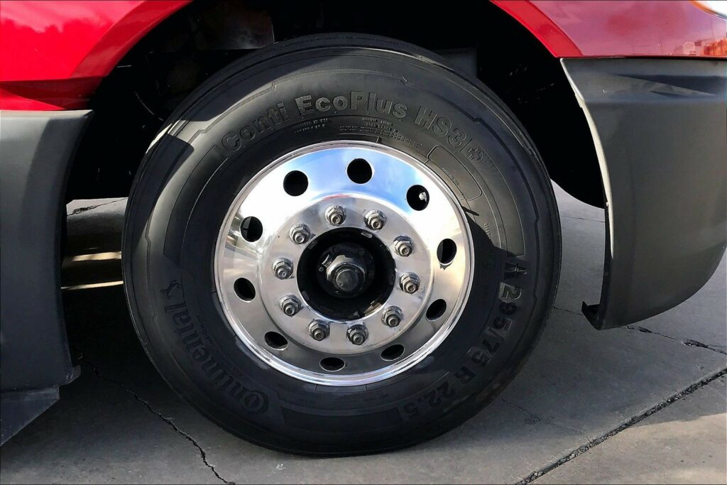 2022 CUM LT625 6×4 Sleeper