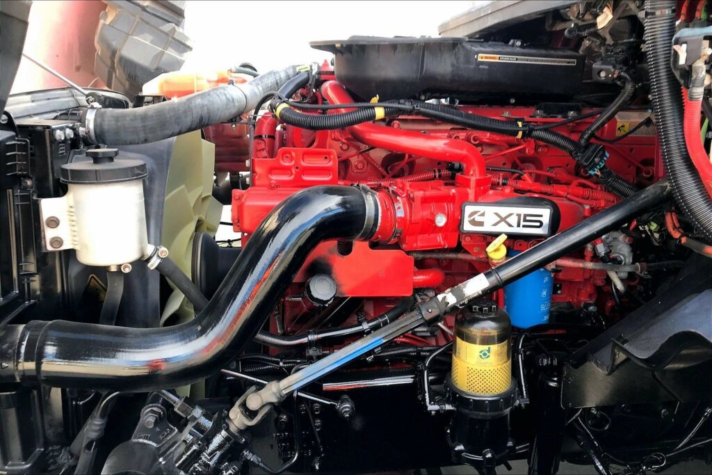 2022 CUM LT625 6×4 Sleeper