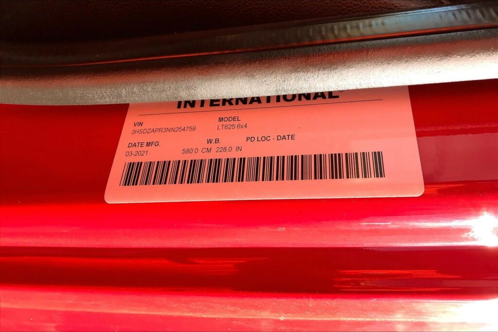 2022 CUM LT625 6×4 Sleeper