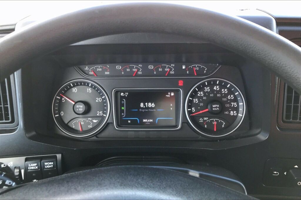 2022 CUM LT625 6×4 Sleeper