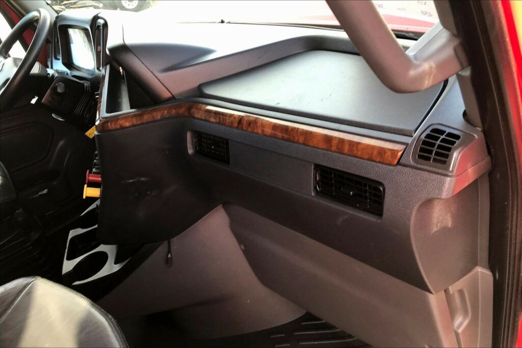 2022 CUM LT625 6×4 Sleeper