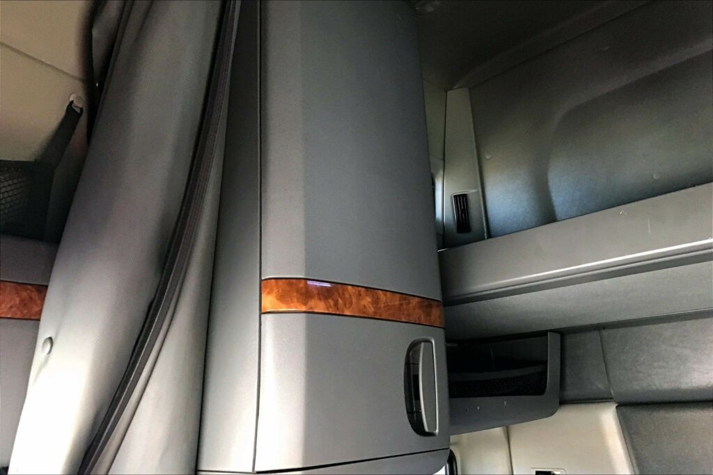 2022 CUM LT625 6×4 Sleeper