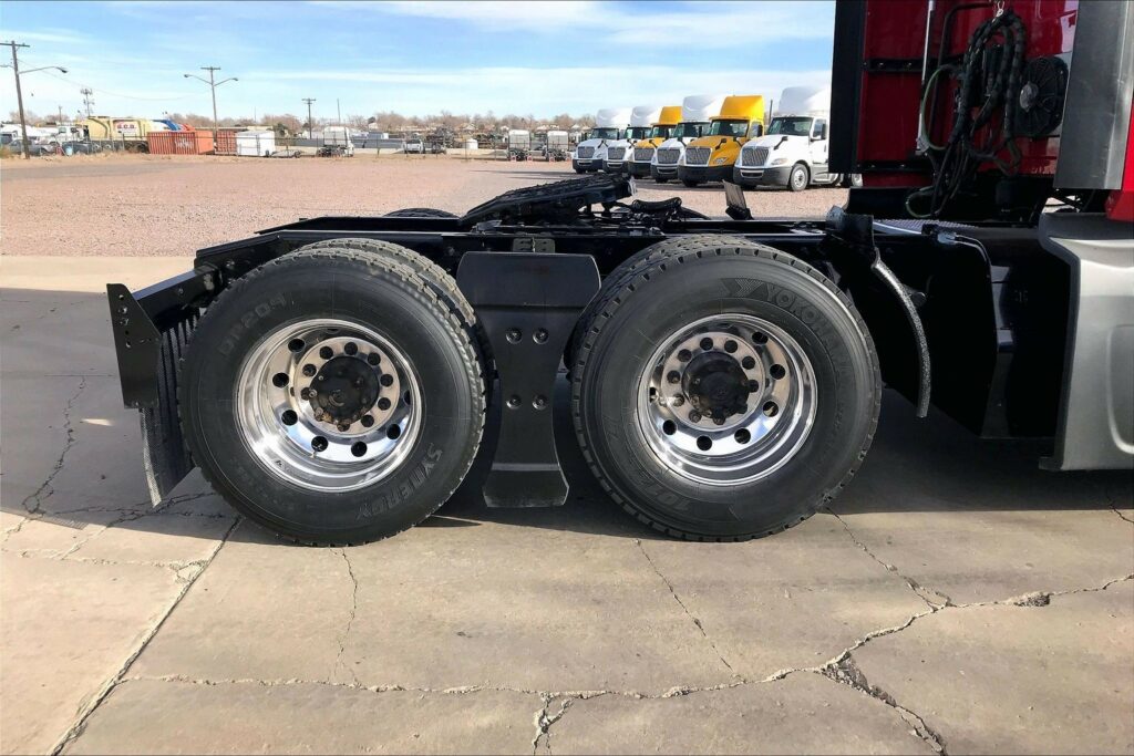 2022 CUM LT625 6×4 Sleeper