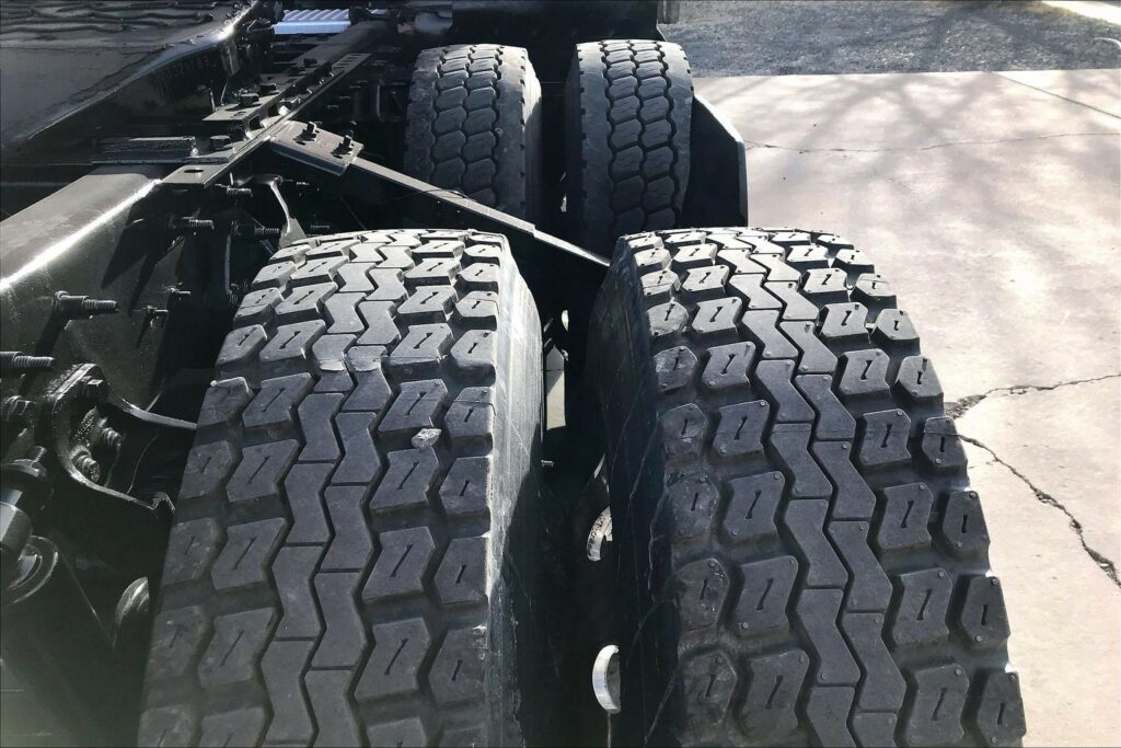 2022 CUM LT625 6×4 Sleeper