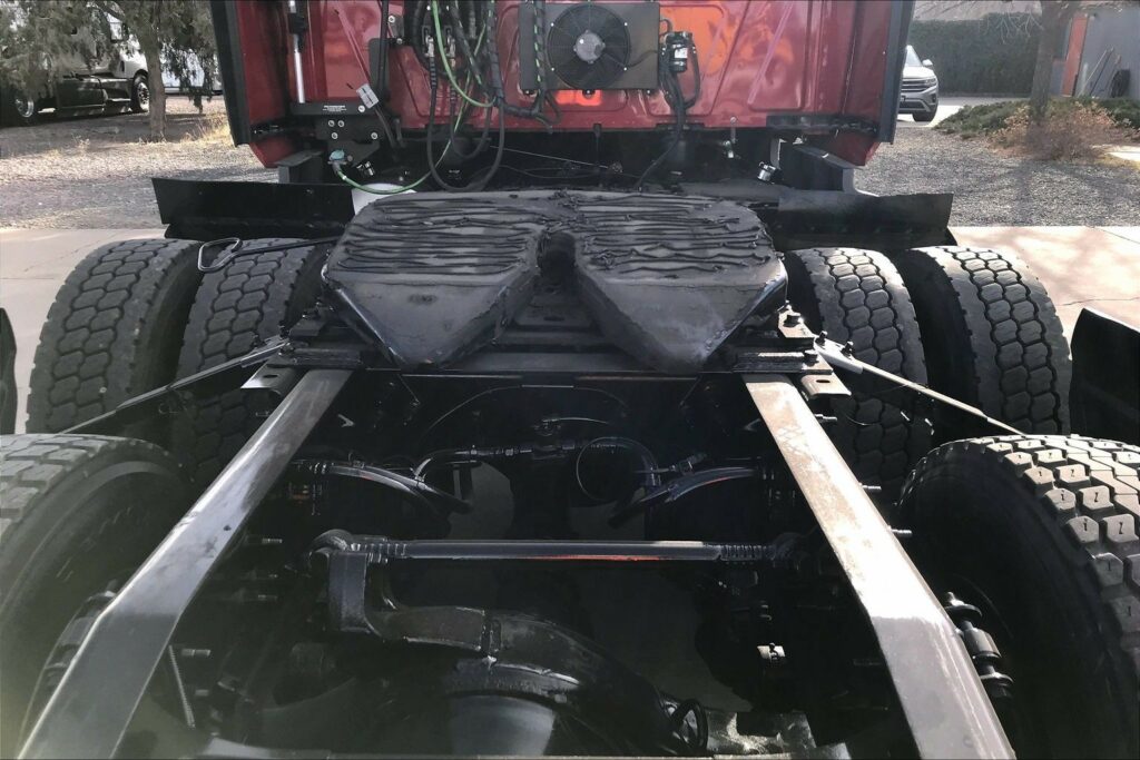 2022 CUM LT625 6×4 Sleeper