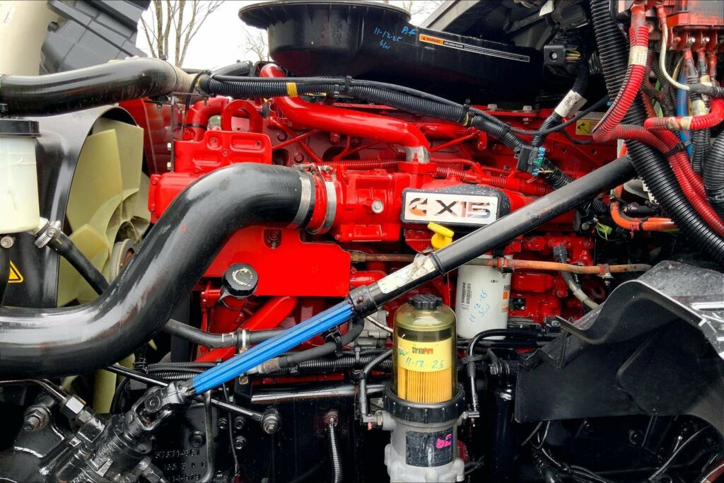 2022 CUM LT625 6×4 Sleeper