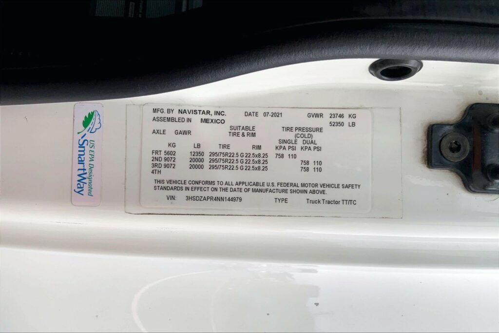 2022 CUM LT625 6×4 Sleeper