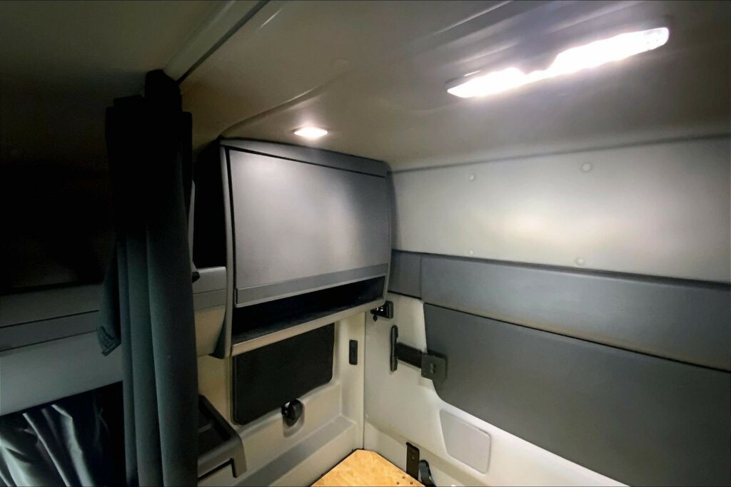 2022 CUM LT625 6×4 Sleeper