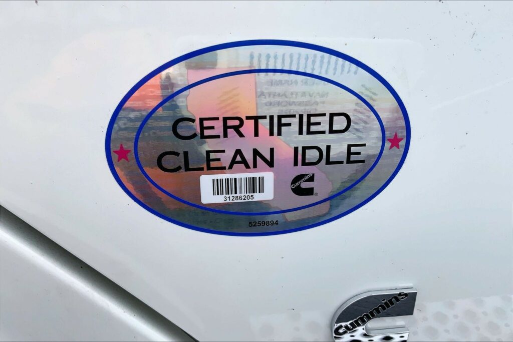 2022 CUM LT625 6×4 Sleeper