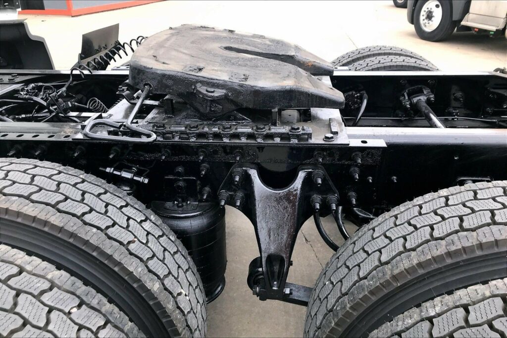 2022 CUM LT625 6×4 Sleeper