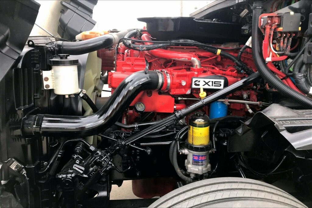 2022 CUM LT625 6×4 Sleeper