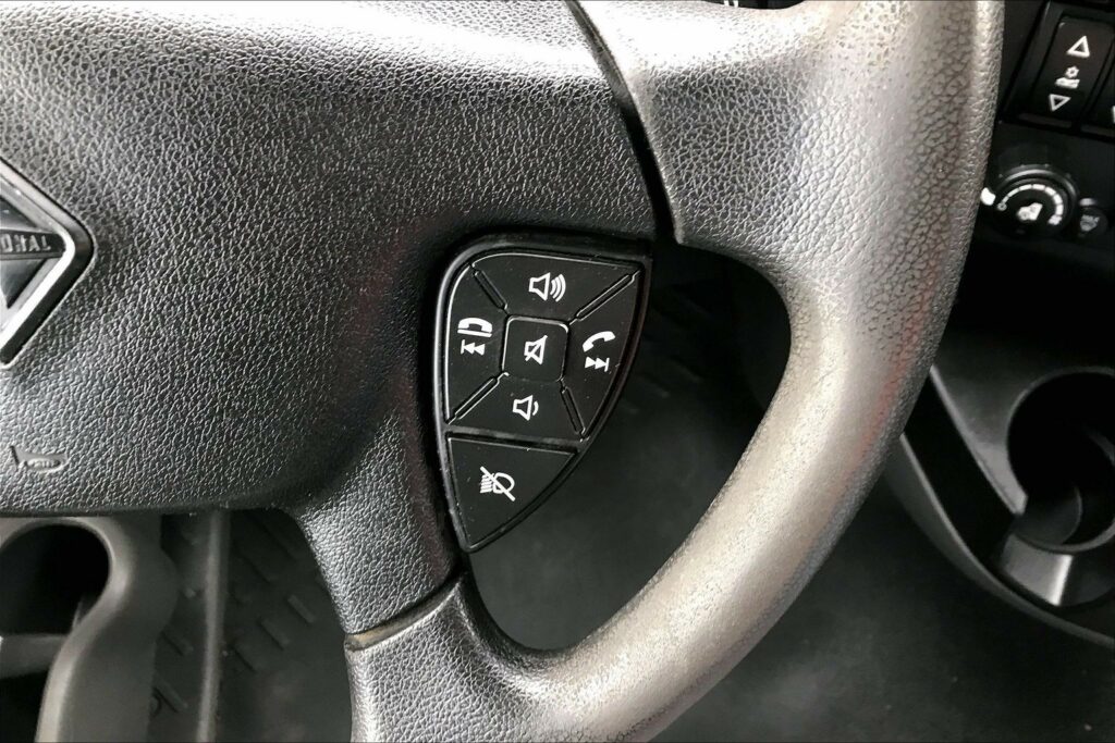 2022 CUM LT625 6×4 Sleeper