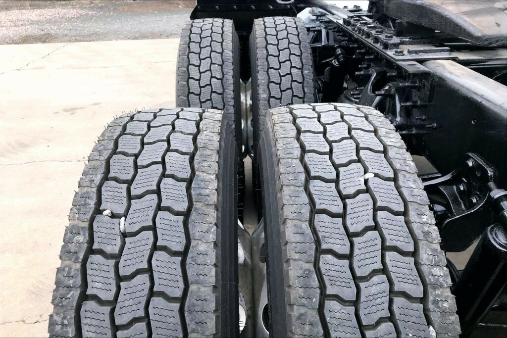 2022 CUM LT625 6×4 Sleeper