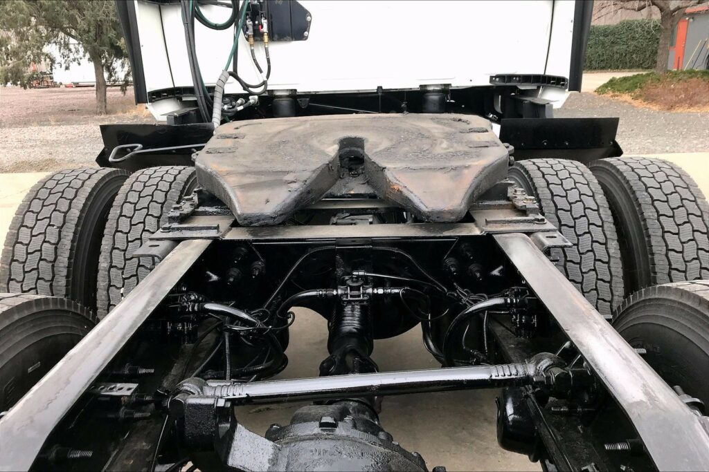 2022 CUM LT625 6×4 Sleeper