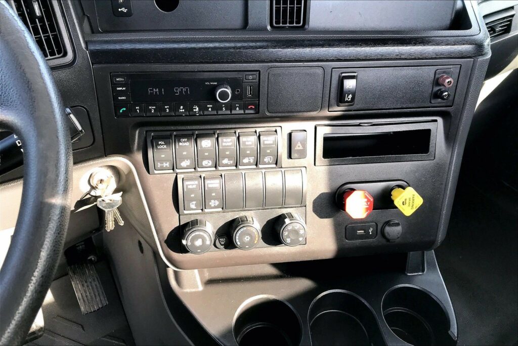 2021 CUM LT625 6×4 Day Cab