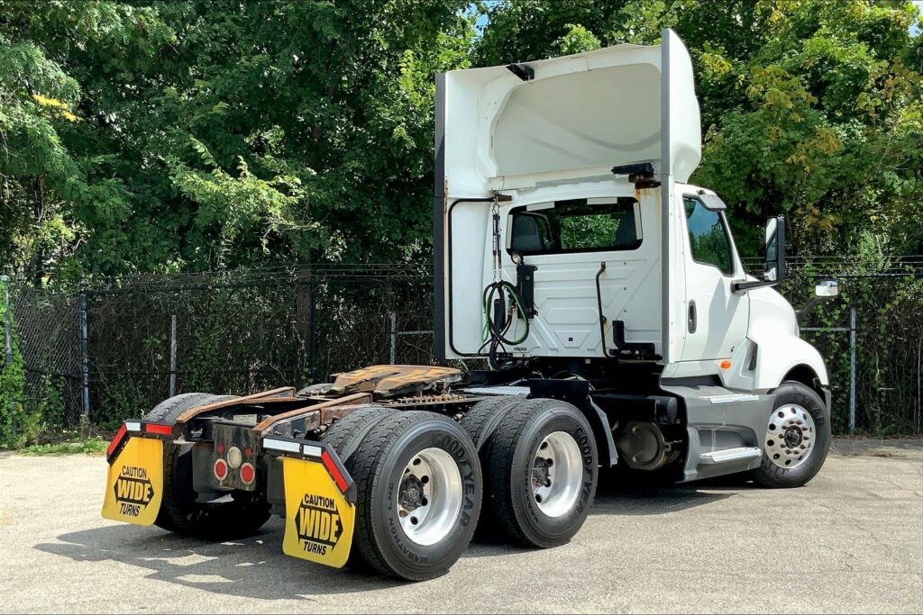 2021 CUM LT625 6×4 Day Cab