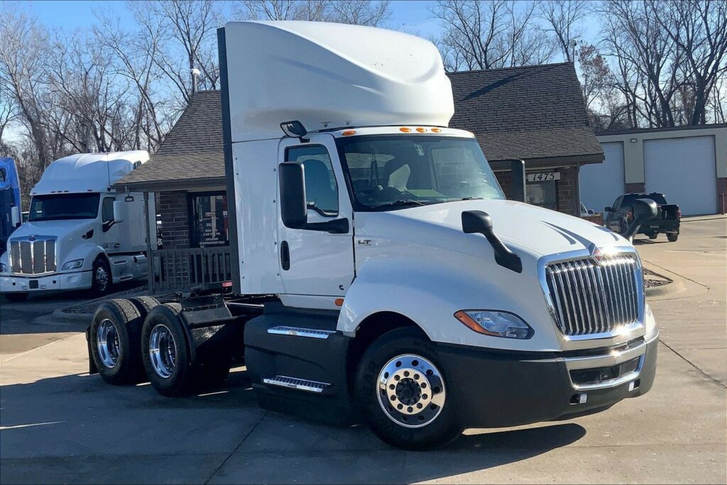 2021 CUM LT625 6×4 Day Cab