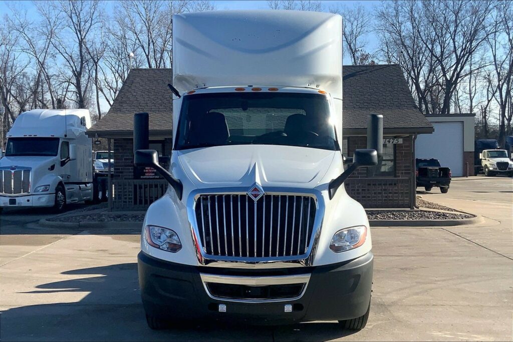 2021 CUM LT625 6×4 Day Cab