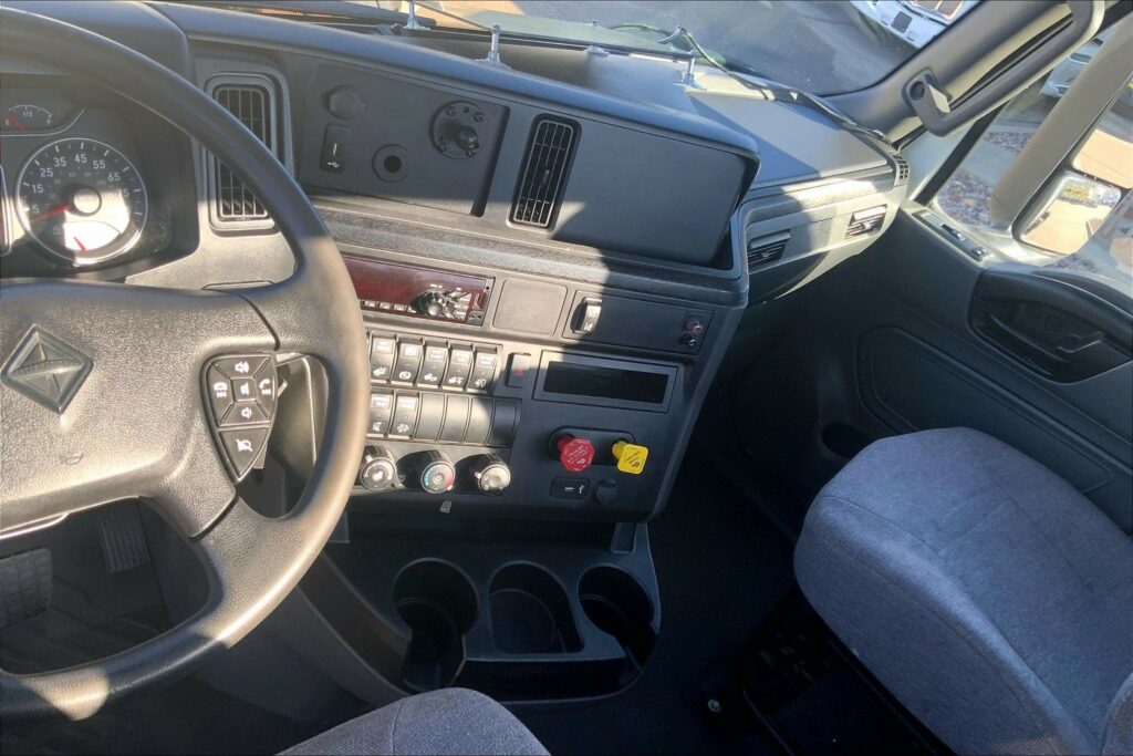 2021 CUM LT625 6×4 Day Cab