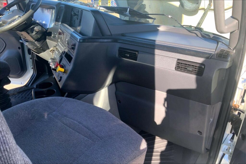 2021 CUM LT625 6×4 Day Cab