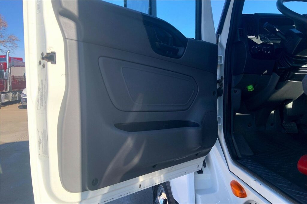 2021 CUM LT625 6×4 Day Cab