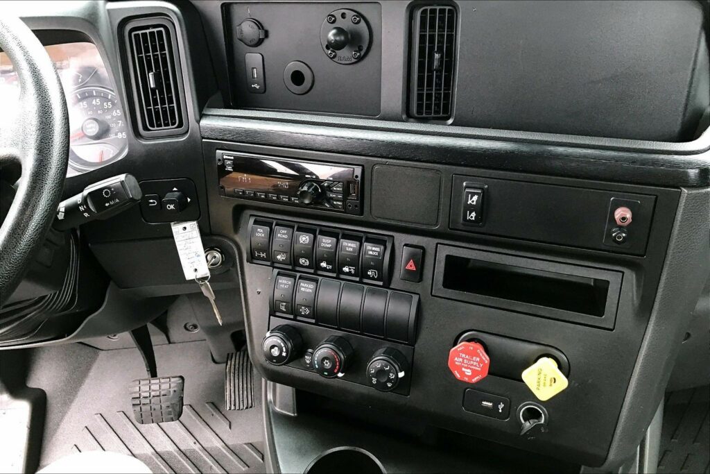 2021 CUM LT625 6×4 Day Cab