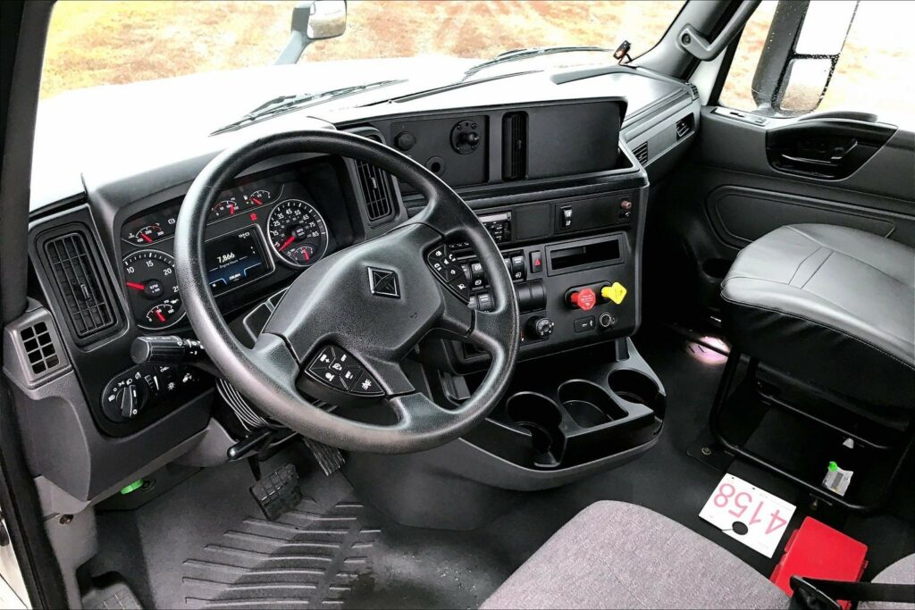 2021 CUM LT625 6×4 Day Cab