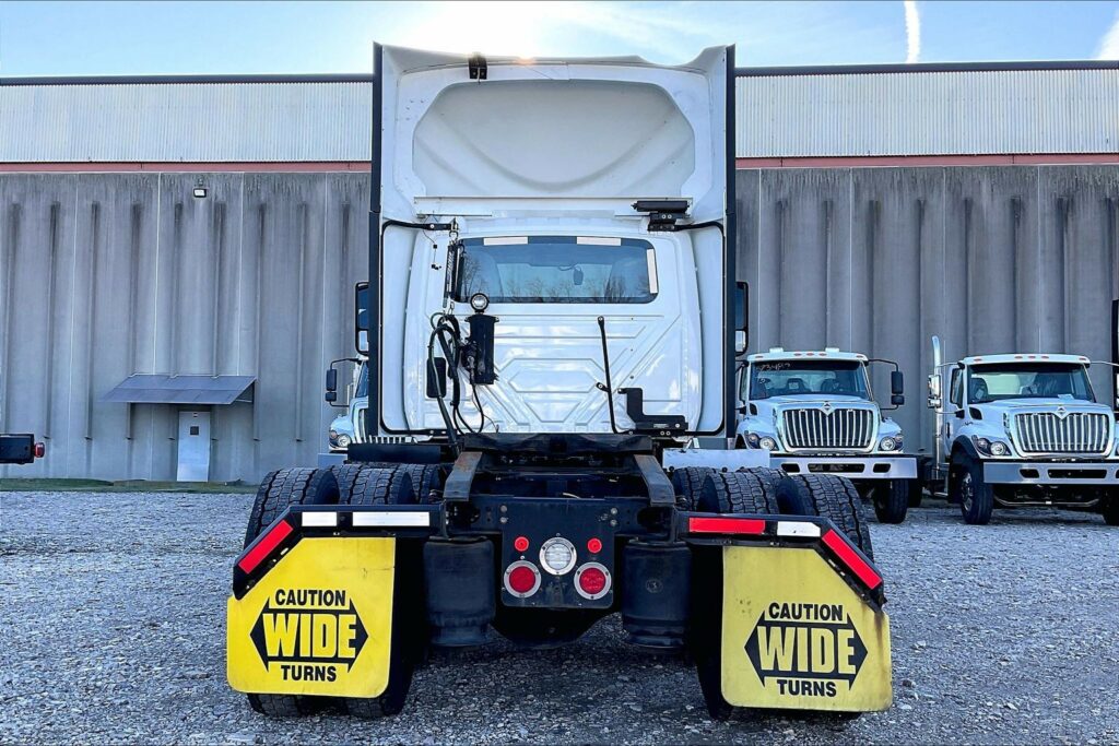 2021 CUM LT625 6×4 Day Cab