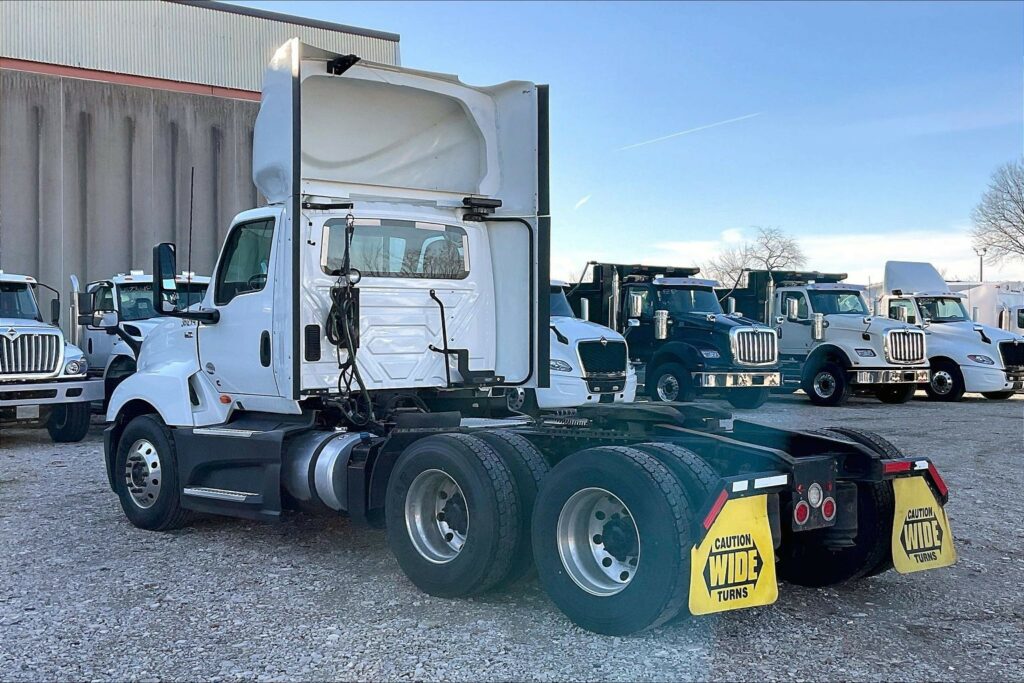 2021 CUM LT625 6×4 Day Cab