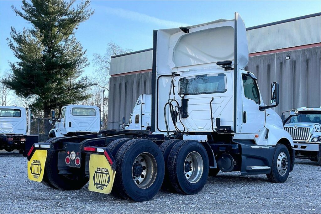 2021 CUM LT625 6×4 Day Cab