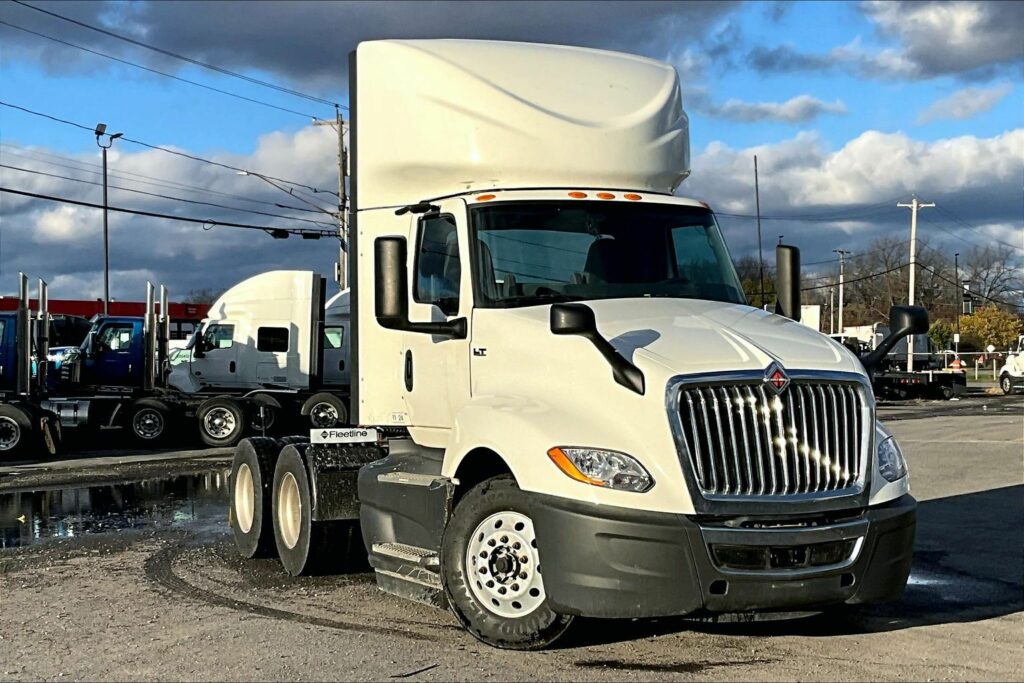 2021 CUM LT625 6×4 Day Cab